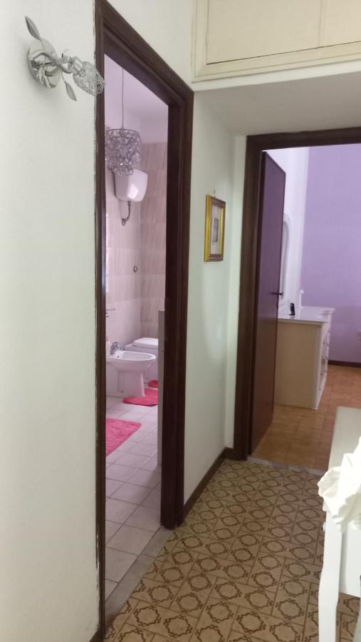 Appartamento Incantevole Al Centro Di Torvaianica Bagian luar foto