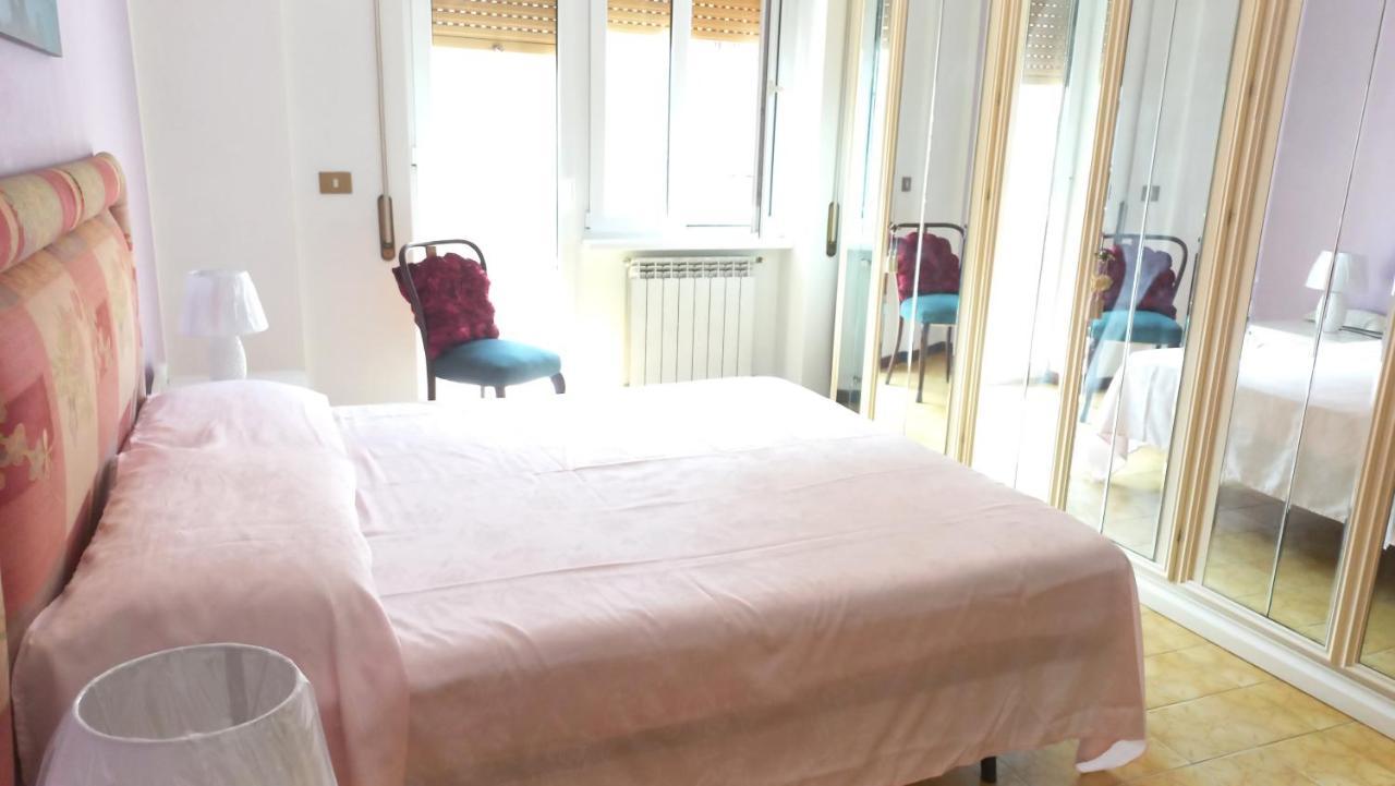 Appartamento Incantevole Al Centro Di Torvaianica Bagian luar foto
