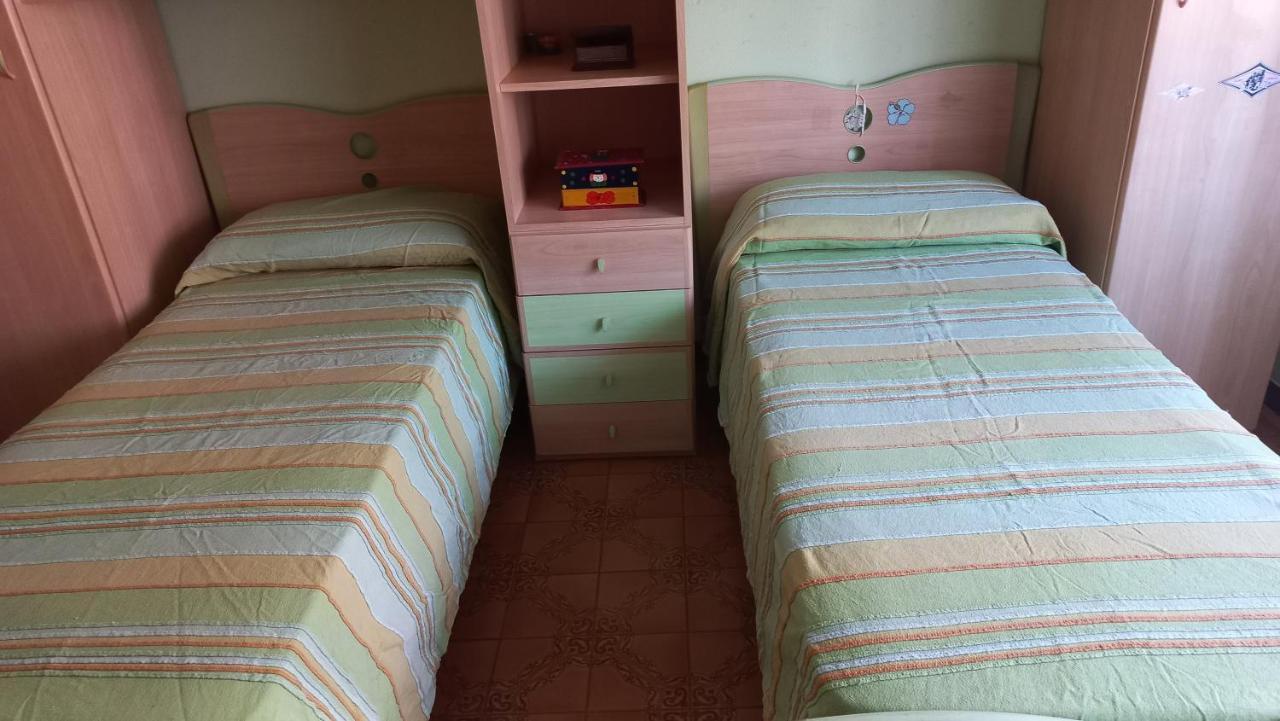 Appartamento Incantevole Al Centro Di Torvaianica Bagian luar foto