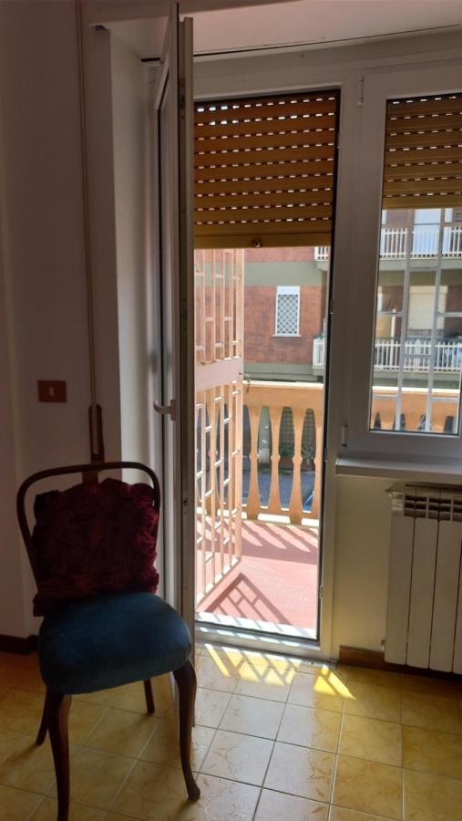 Appartamento Incantevole Al Centro Di Torvaianica Bagian luar foto