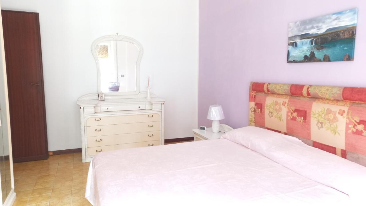 Appartamento Incantevole Al Centro Di Torvaianica Bagian luar foto