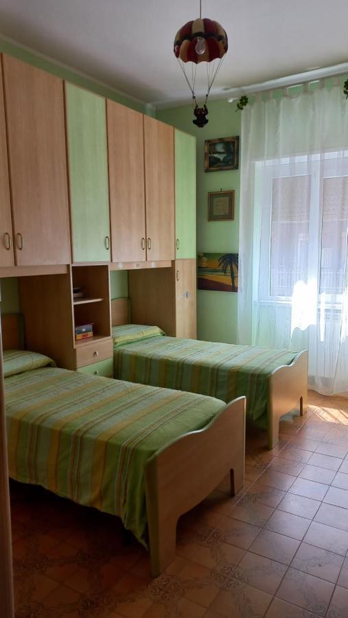 Appartamento Incantevole Al Centro Di Torvaianica Bagian luar foto