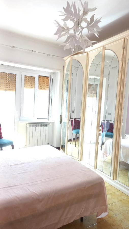 Appartamento Incantevole Al Centro Di Torvaianica Bagian luar foto