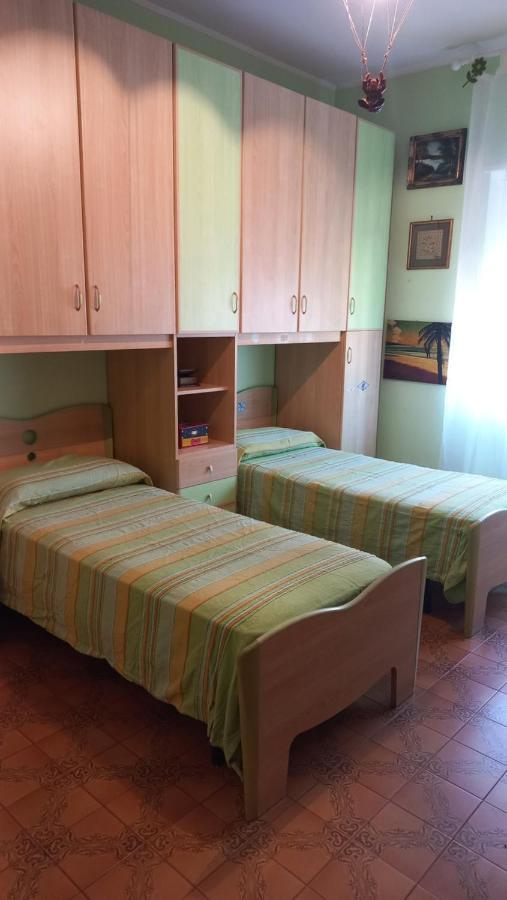 Appartamento Incantevole Al Centro Di Torvaianica Bagian luar foto