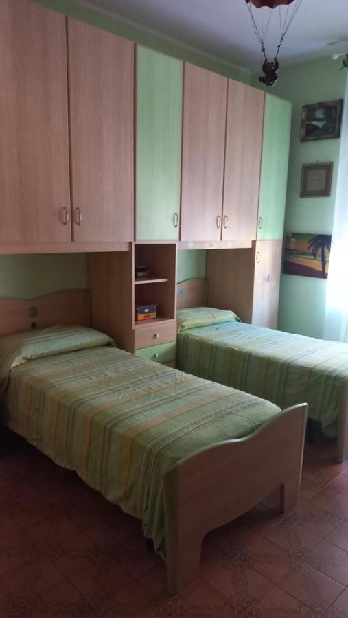 Appartamento Incantevole Al Centro Di Torvaianica Bagian luar foto