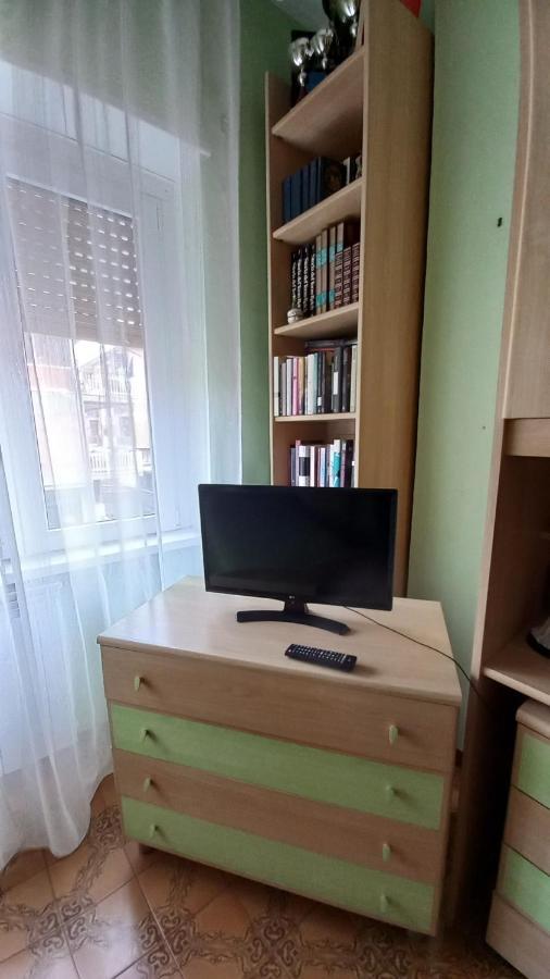 Appartamento Incantevole Al Centro Di Torvaianica Bagian luar foto